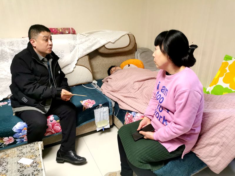 20220128/61f3db34b16f3.jpg 3 李杰 慰問 傷殘王晶_副本.jpg