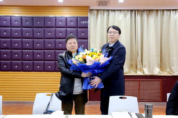 我公司召開退休領導歡送會