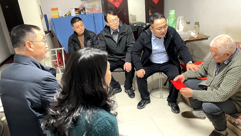 20240205/65c05452cffc6.jpg 集團(tuán)慰問顧海濤照片_副本_800.jpg