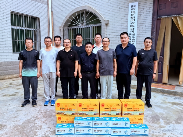 公司領(lǐng)導(dǎo)深入野外一線開(kāi)展“送清涼”慰問(wèn)活動(dòng)