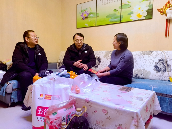 范  慰問  耿平.jpg